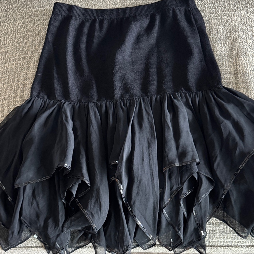 Elegant Black Ruffled Skirt - St John - Missing Tag